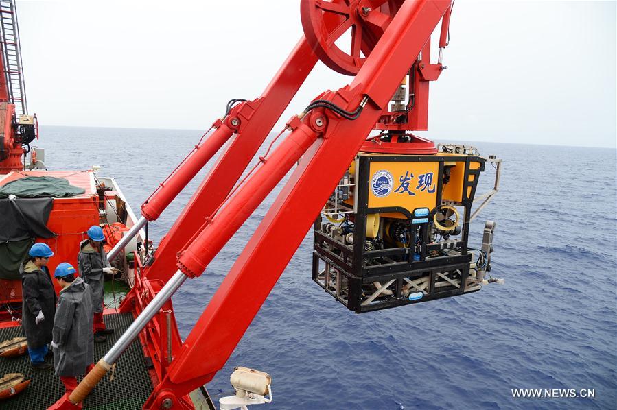 Chinese scientists probe unexplored Pacific seamount