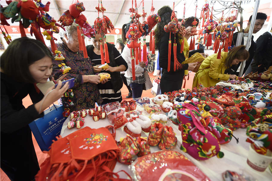 100 folk artists from across China show skills at Hangzhou festival