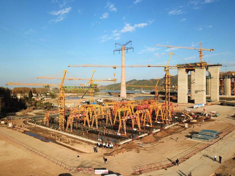 World's biggest onshore caisson put into place