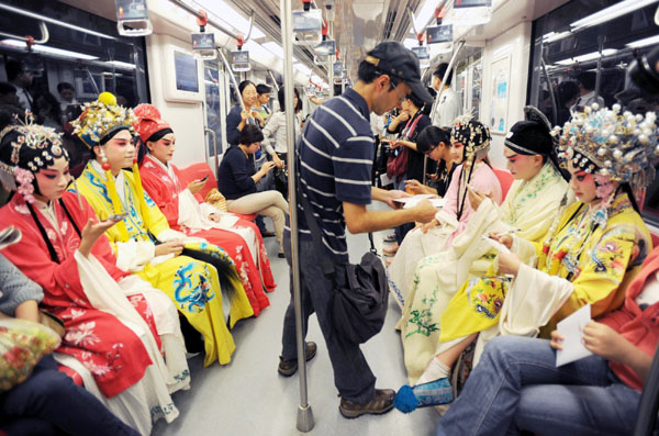 Kunqu Opera hits Nanjing subways