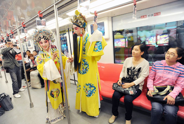 Kunqu Opera hits Nanjing subways