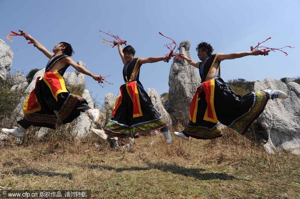 Yi folk artists perform ancient drama