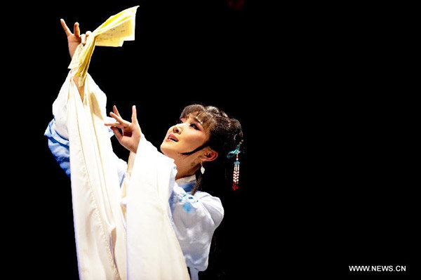 Yue Opera play 'Story of the Stone' on show in Beijing