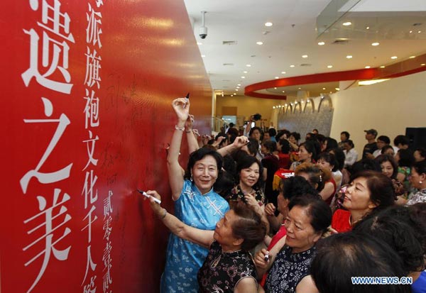 Cheongsam exhibiting and promoting activity held in Shanghai