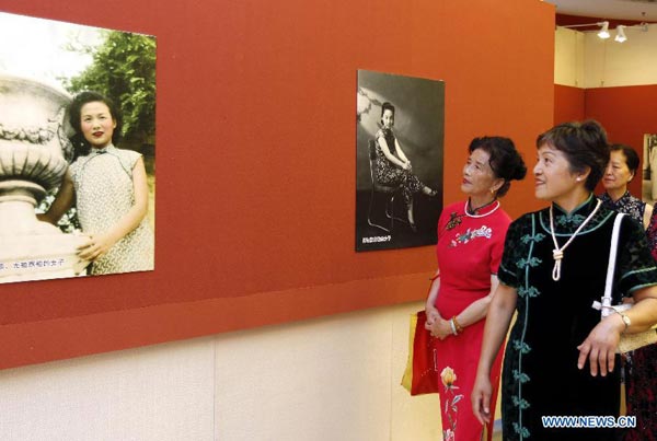 Cheongsam exhibiting and promoting activity held in Shanghai