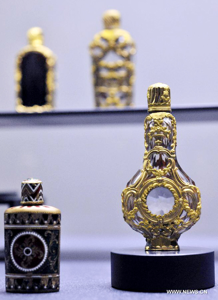 Exquisite snuff bottles exhibited in Taipei