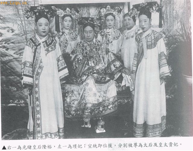 Photos of emperor's concubines in Qing Dynasty