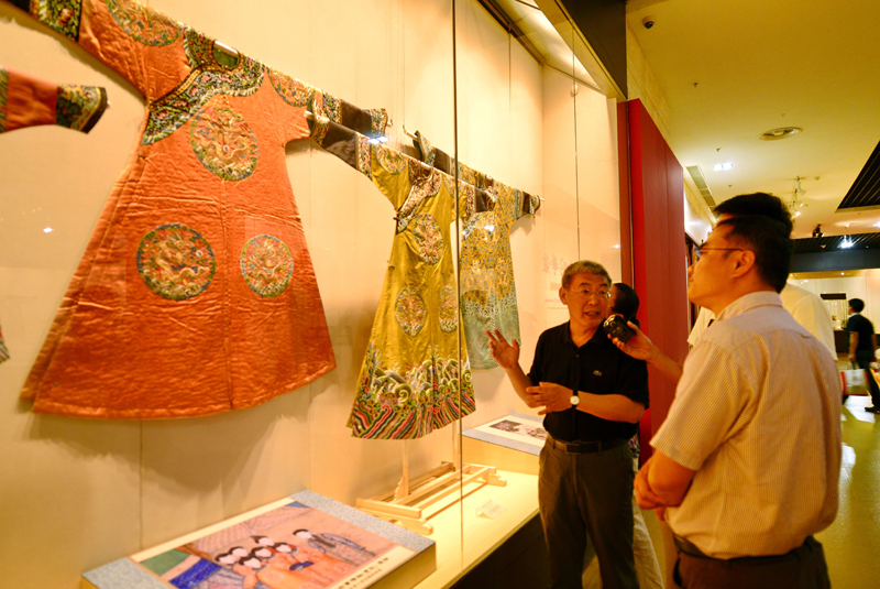 Garment from Ming and Qing dynasties on display