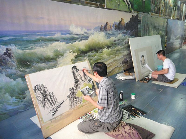 DPRK painters display creativity in Mudanjiang