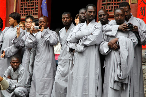 Africans learn kung fu at Shaolin Temple