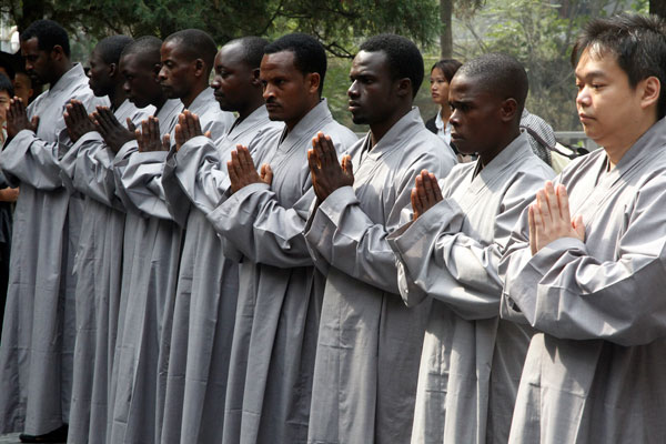 Africans learn kung fu at Shaolin Temple