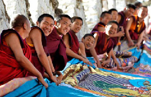 Tibet names 100-plus successors to intangible cultural heritage
