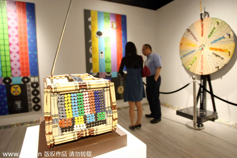 US artist makes Shanghai debut with crayon art