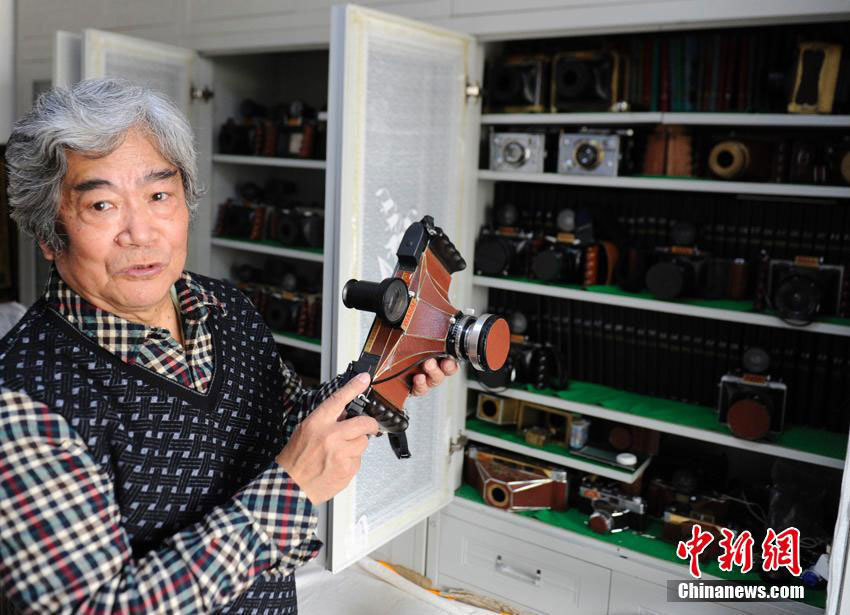 75 years old man has 800 cameras<BR>