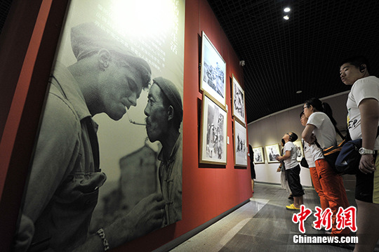 Photo exhibition marking World War II victory opens in Fuzhou