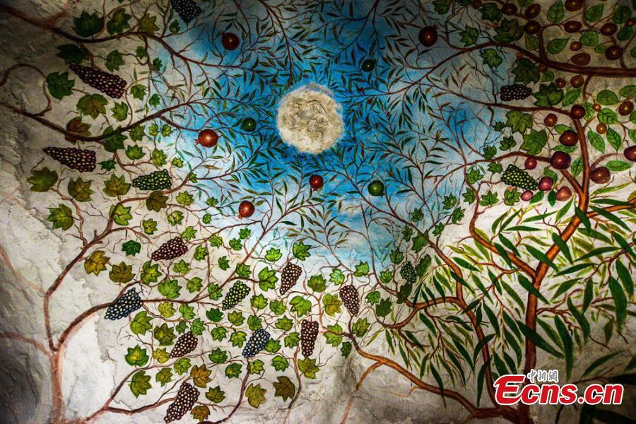 Wall murals debut in Dunhuang modern grottoes
