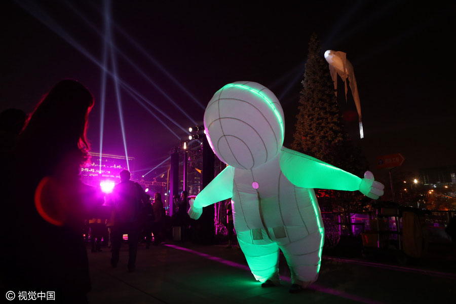 International light festival dazzles Shanghai