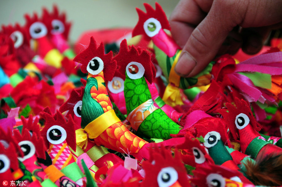 Chinese crafts bring delight to upcoming Lunar New Year