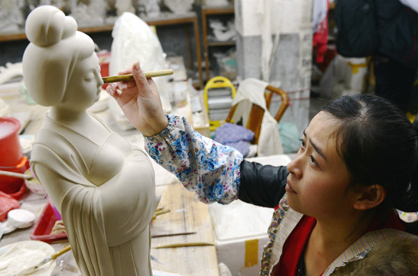 'Chinese White' international porcelain contest held in Fujian