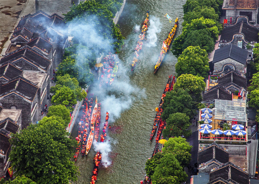 Photographers capture Dragon Boat Festival celebrations in China