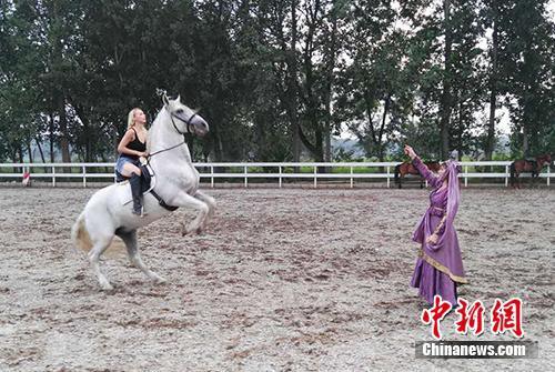 Epic horse show 'Troy' to premiere in Beijing