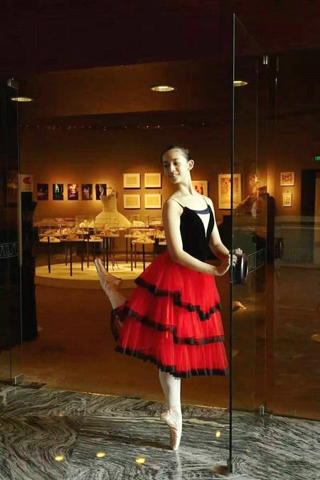 Exhibition showcases charm and beauty of ballet