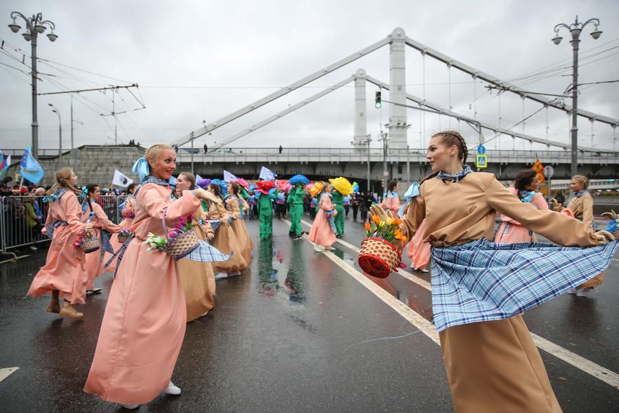 Parade for 2017 World Festival of Youth and Students held in Moscow