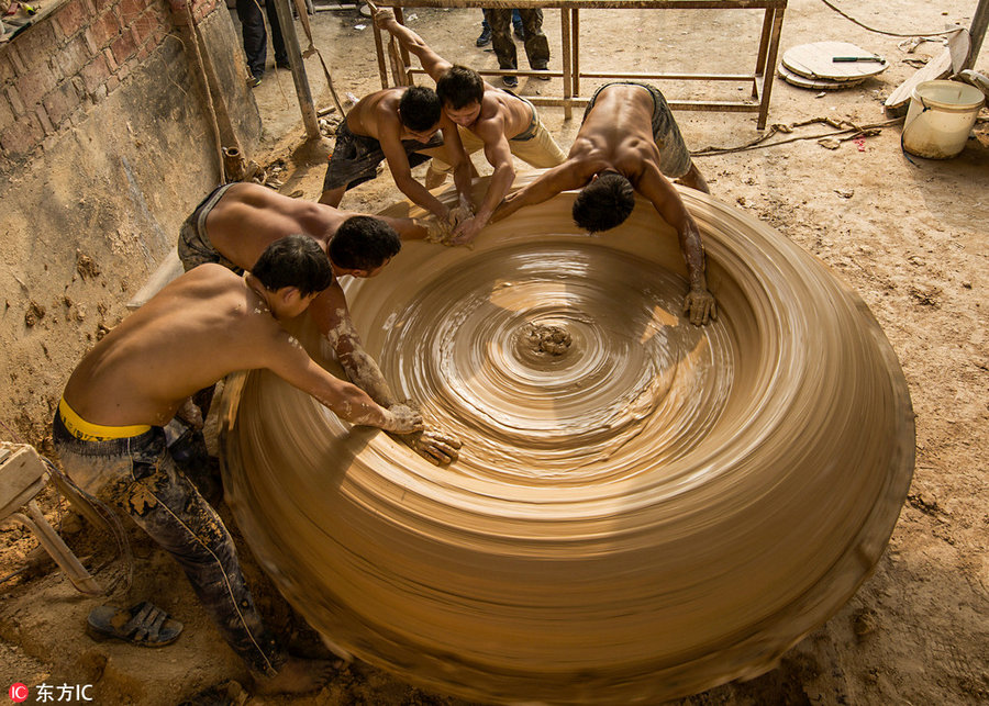 Sweat and clay: Process of making Jingdezhen's porcelain