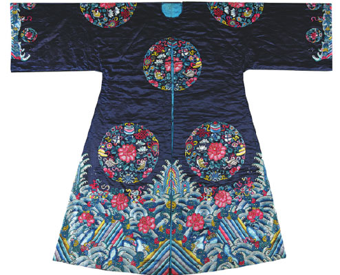 Qing clothing highlights connection with faith