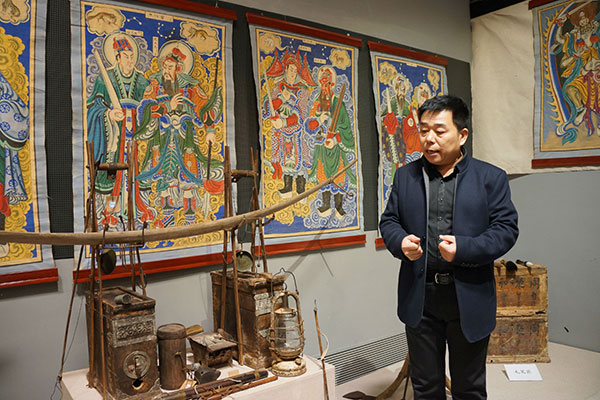 Exhibition in Beijing showcases folk handicrafts