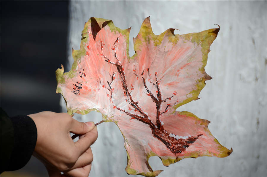 Students create leaf art of 24 Solar Terms