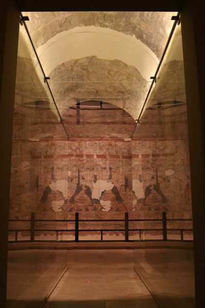 Tomb frescos go on display in Shanghai