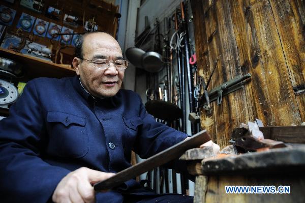 Steelyard craftsman in central China