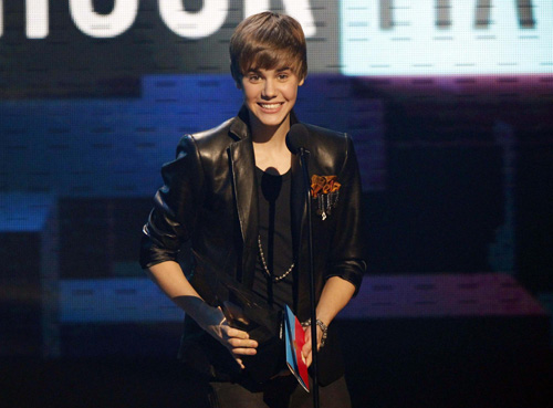 Justin Bieber sweeps American Music Awards
