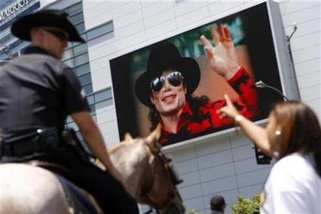 Michael Jackson photo sells for just under $35,000