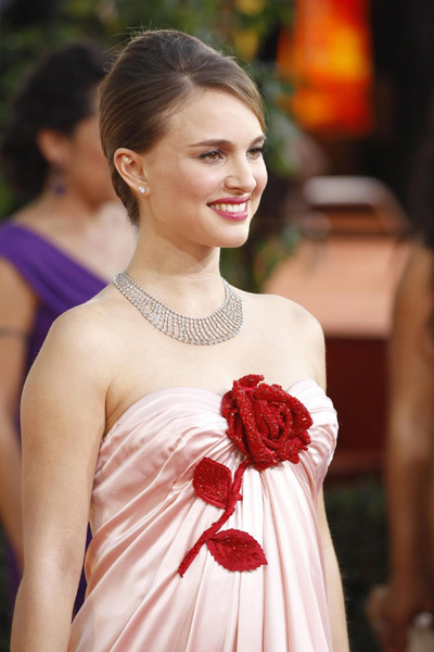 Feted for drama, Natalie Portman now goes for laughs
