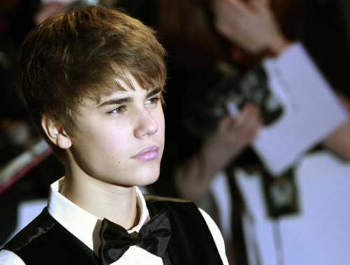 Justin Bieber fans accused of pirating concert film