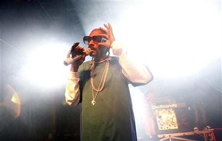 Snoop Dogg, Wiz Khalifa team up for 'stoner movie'