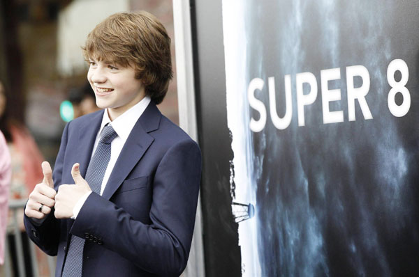 'Super 8' defies skeptics with big box office debut