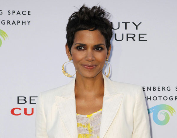 Man pleads not guilty to stalking Halle Berry