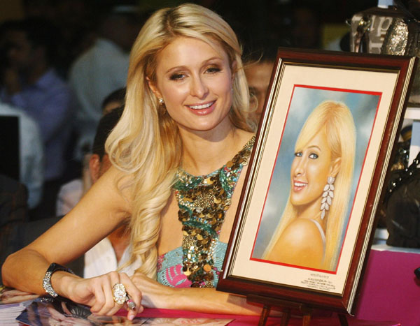 Paris Hilton opens boutique in Manila