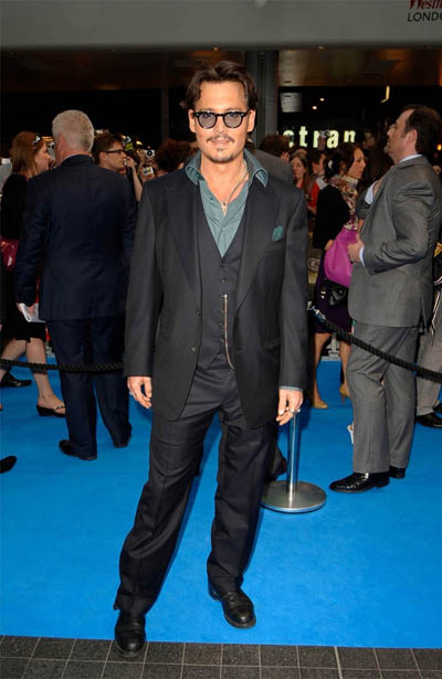Johnny Depp gives hats to Sandra's son