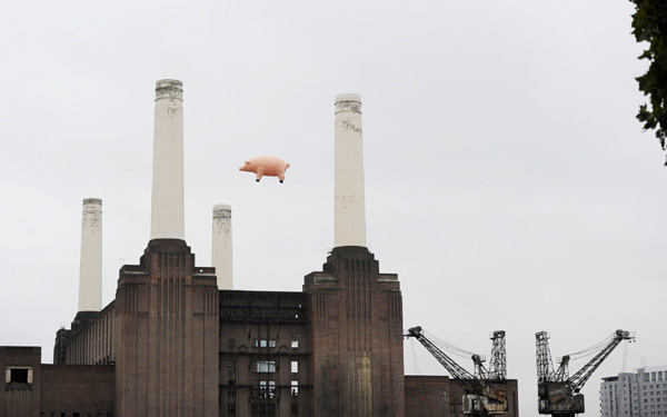 Pink Floyd pig flies again to mark albums reissue