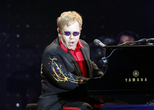 Elton John starts 3-year Las Vegas run at Caesars