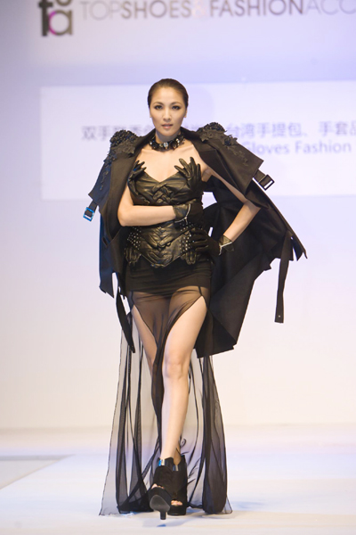 Taiwan Bags and Gloves Fashion Show held in Beijing