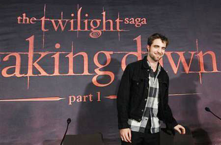 'Breaking Dawn' advance tickets selling out fast