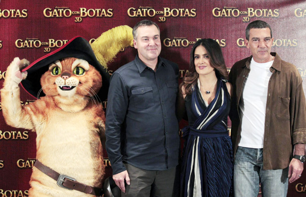 'Puss In Boots' arrives at Mexico City