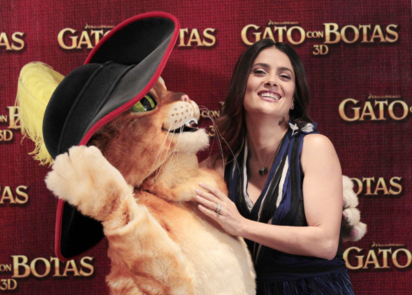 'Puss In Boots' arrives at Mexico City