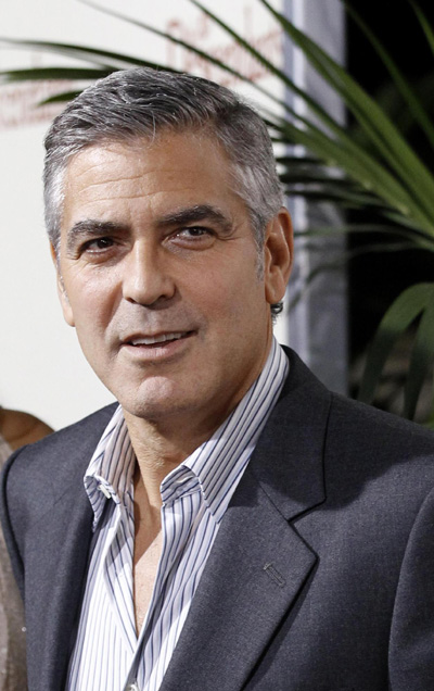 Clooney attends premiere of 'The Descendants'