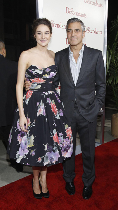 Clooney attends premiere of 'The Descendants'
